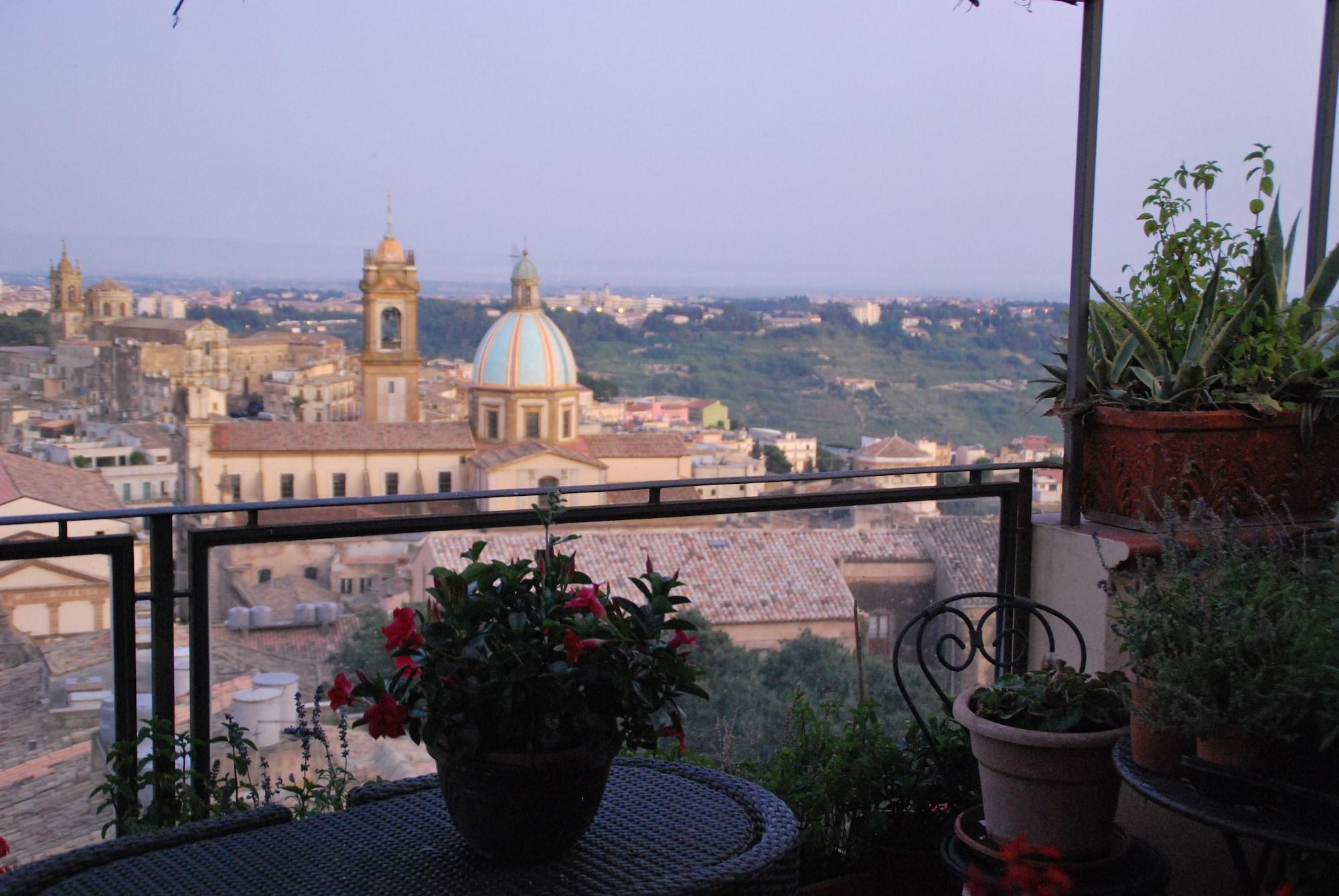 קלטג'ירונה Casa Tipica Siciliana Patronale Home Bedandbreakfast Tremetrisoprailcielo Camere Con Vista, Colazione Interna In Terrazzo Panoramico מראה חיצוני תמונה